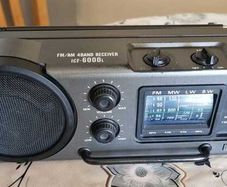 From 1976 Sony Radio ICF-6000L, Working good, tested.