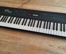 Yamaha SY22 Dynamic Vector Synthesizer