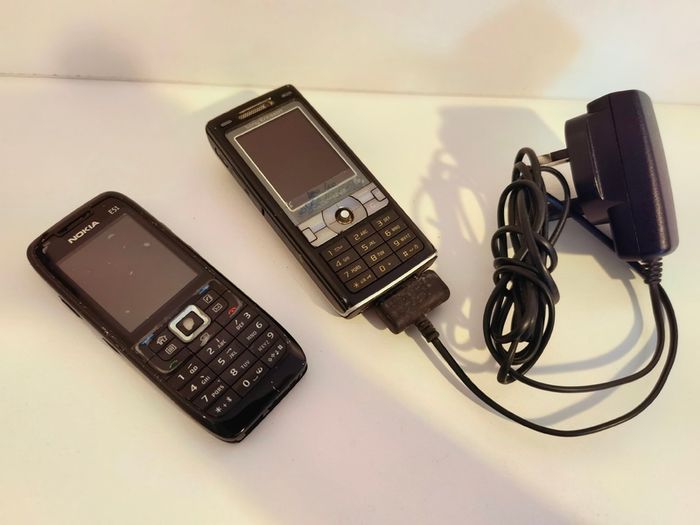 A Bundle Sale of 8 Mobile Phones
