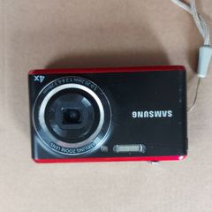 Samsung PL90 Digital Camera, 4 x Zoom, 12.2 Megapixel, Battery charged by afixed USM connector, Issue with the zoom Lens