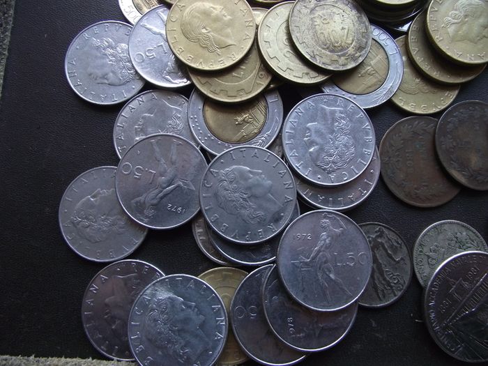 A Lot of 670 grams of Italian coins