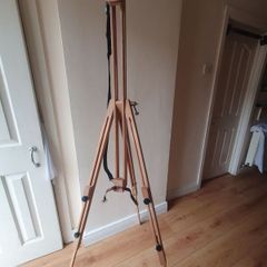 Easel Artist