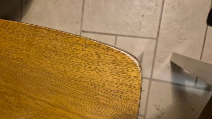 4 Wooden Chairs