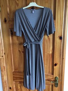 Black and cream wrap dress Dress size 10 includes postage