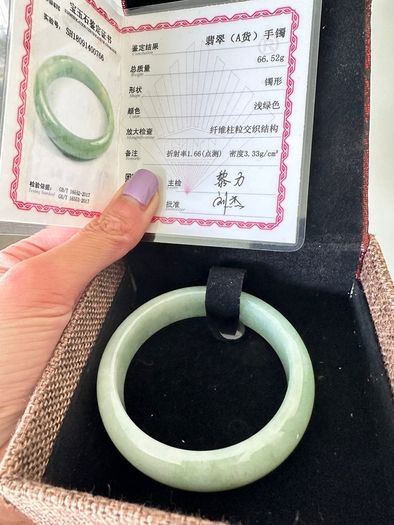 Type A Jade bangle (Jadeite)