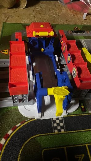 paw patrol truck stop HQ