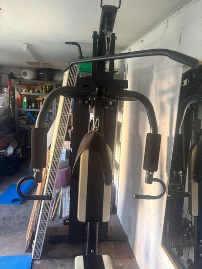 weightlifting/strengthlifting machine