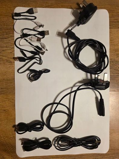 Cables: iec C7, USB C, Micro USB, P2