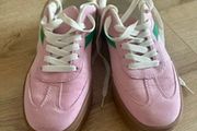 Trainers (size 5)