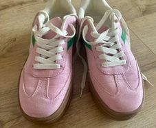 Trainers (size 5)