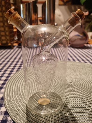 Oil and vinegar cruet