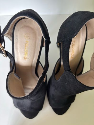 Hills sandals