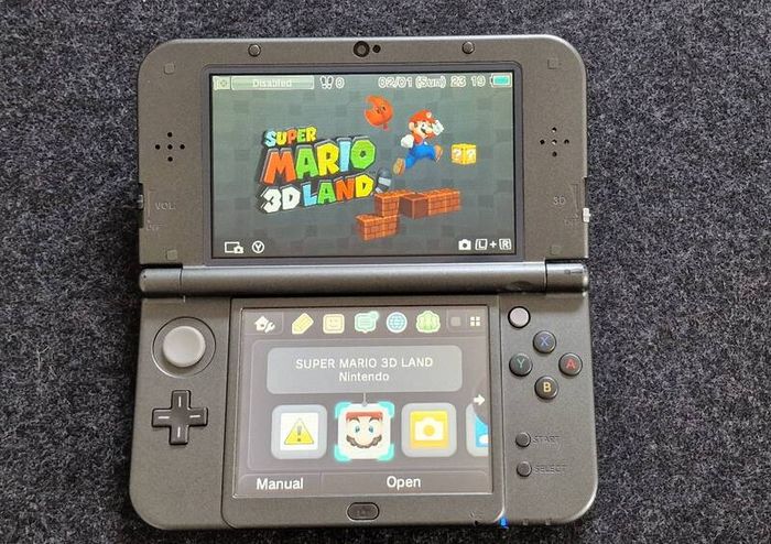 New Nintendo 3DS XL Metallic Grey 16GB Excellent Screens