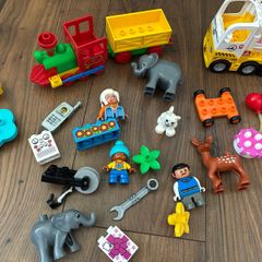 Lego Duplo assorted pieces (about 200)