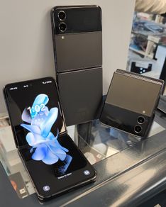 Samsung Galaxy Z-Flip 4 128GB/ 8GB RAM Dual Sim Unlocked Used (SALE PRICE)