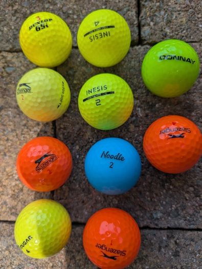 70 Coloured golf balls