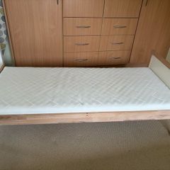 Toddler bed
