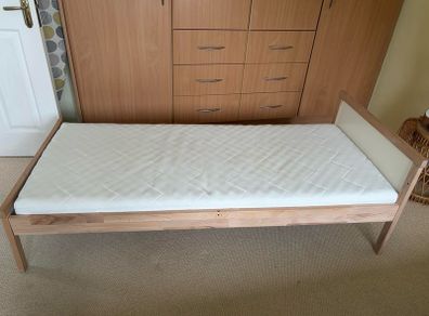 Toddler bed