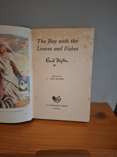 The Boy with the Liaves & Fishes by Enid Blyton