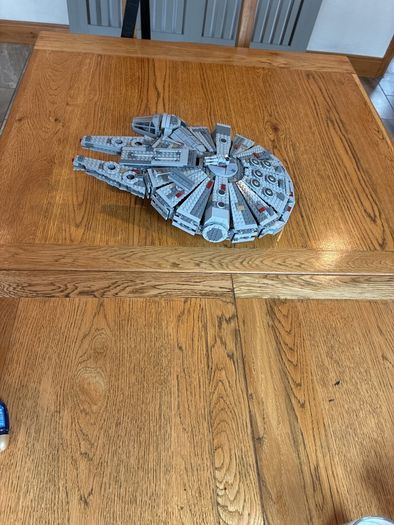 Lego Star Wars milennium falcon 75105