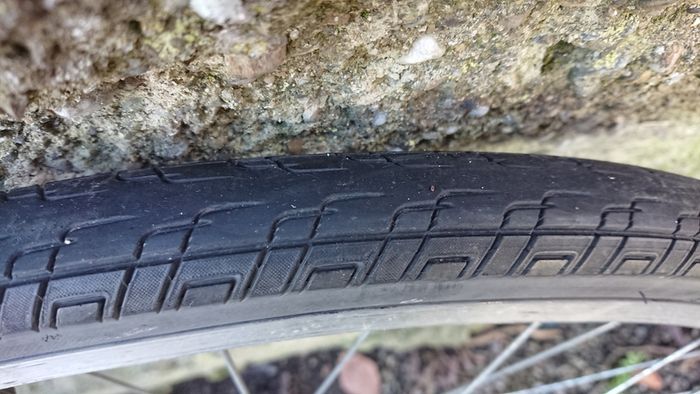 Bontrager AT 550 28" front wheel
