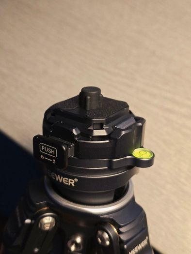 Neewer LT32 carbon fibre travel tripod