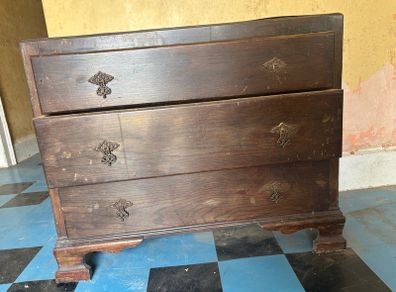Old chest of drawers