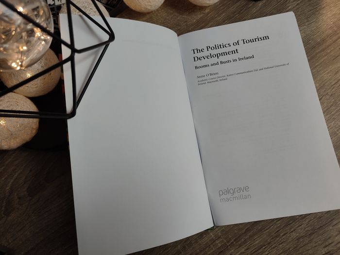 The Politics of Tourism Development: Booms and Busts in Ireland ! RRP 28.15 Euro ! Hardcover ! 2011 ! by Palgrave Macmillan !