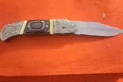 pocket knive with bear head bone handle