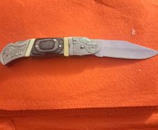 pocket knive with bear head bone handle
