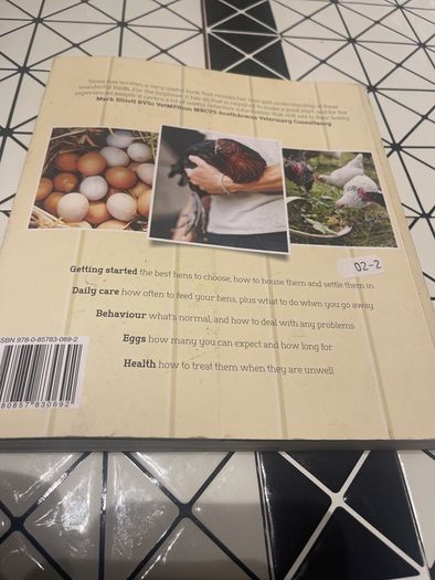 Chickens: The Essential Guide to Choosing and Keeping Happy, Healthy Hens by Suzie Baldwin (