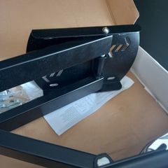 Full motion tv bracket