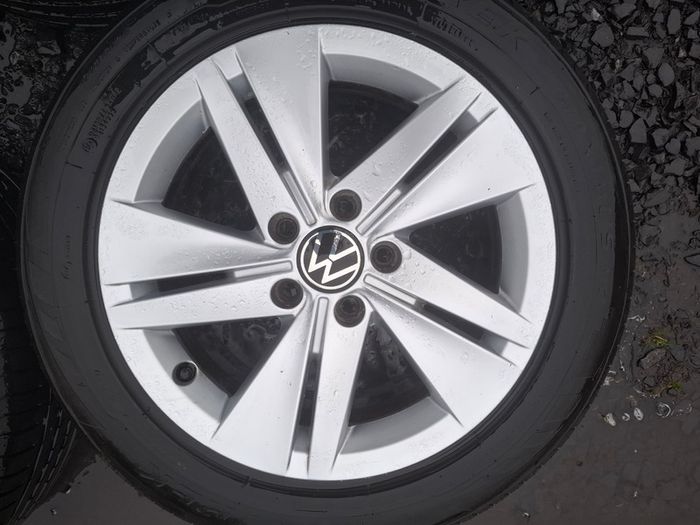 16" Genuine Vw Alloys with tyres