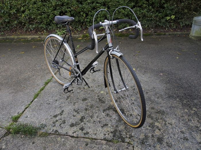 PRICE REDUCTION-Vintage 1980s Raleigh Weekender 15 speeds Ladies Racinng