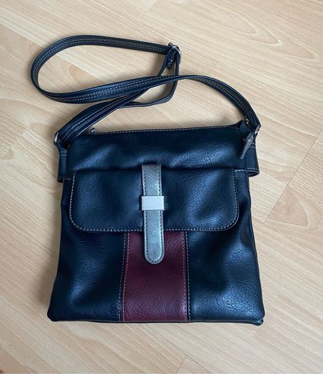 Beautiful ladies shoulder crossbody handbag with adjustable shoulder strap