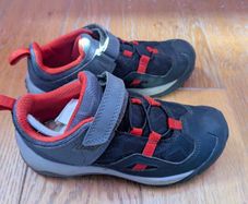 Boys hiking shoes size 31
