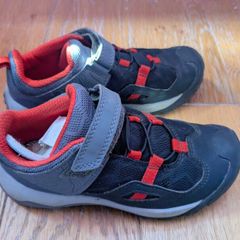 Boys hiking shoes size 31