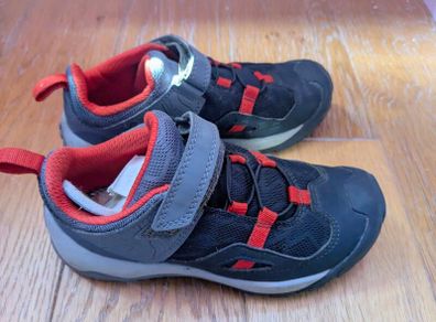 Boys hiking shoes size 31