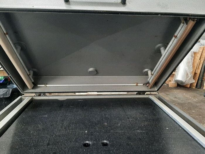 Vacuum packer
