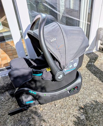Joie rearfacing Infant Car Seat and Isofix base