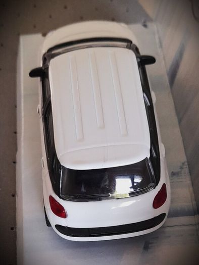 Diecast Model Fiat 500 L MPV 2012 White - Collectable Motorama 1:43