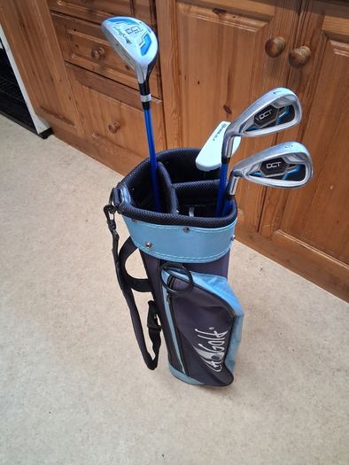 Golf clubs. Junior Set Of Left Handed MacGregor Golf Clubs For 9 To 12 Year Old. Collect In Dublin Or Receive Via Post.