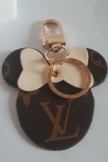 NEW LOUIS Vuitton Key /Bag Chain