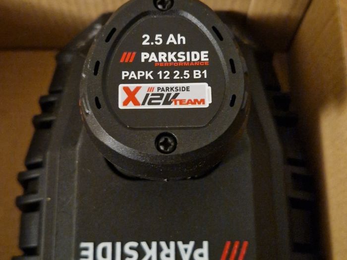 Parkside 12V 2Ah battery with 6A fast charger