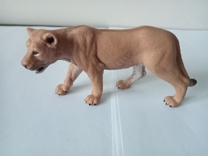 New Schleich Female Lion