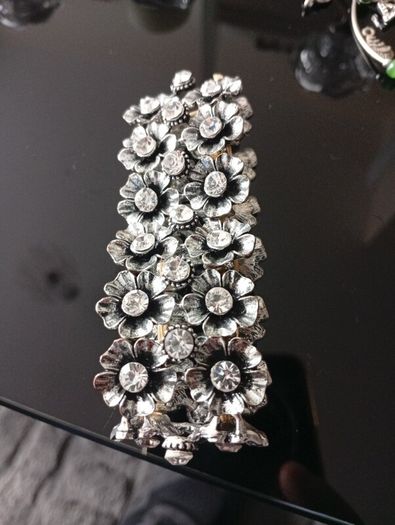 Cute bracelet very dressy