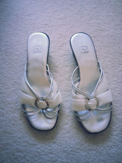 White Sandal - Size 4