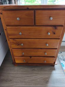 Chest of drawers