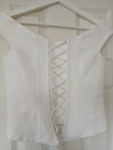 2 Piece Wedding Dress with adjustable corset and embroidered flowersSize 8
