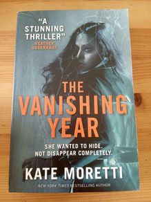 The Vanishing Year. Kate Moretti